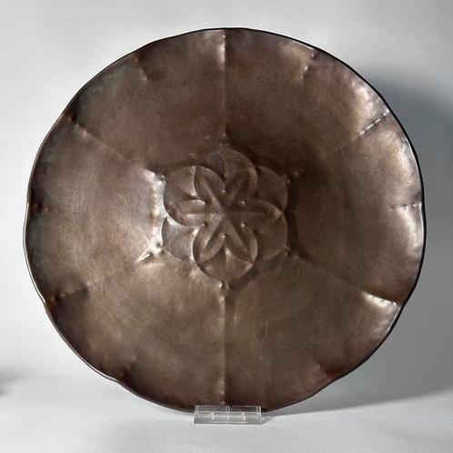 Groot Gesigneerd Wandbord Amsterdamse school, diameter 40 cm, Antiek en Kunst, Antiek | Koper en Brons, Ophalen