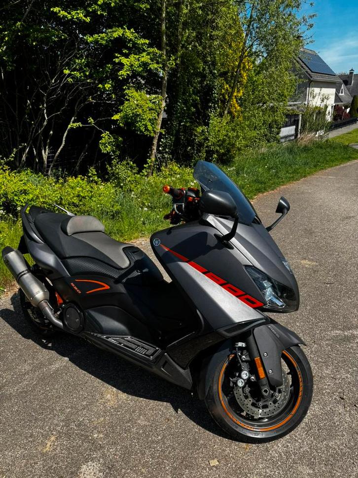 Yamaha T-Max 530 | 2013 | Akrapovič |, Motoren, Motoren | Yamaha, Particulier, Scooter, 12 t/m 35 kW, 2 cilinders, Minimaal motorrijbewijs A2