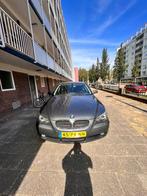 BMW 5-Serie 2.2 I 520 AUT 2005 Grijs, Auto's, BMW, Automaat, Grijs, Particulier, 170 pk