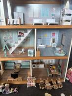 Groot Poppenhuis met sylvanian family, Ophalen, Zo goed als nieuw, Poppenhuis