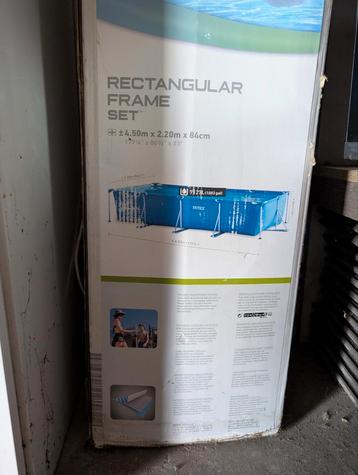 Groot zwembad 450x 220 x84 beschikbaar voor biedingen