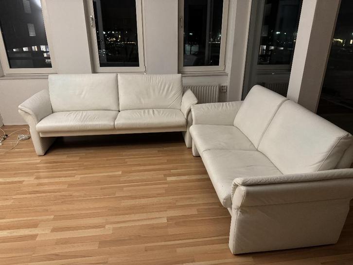 gratis 2 witte leren bankjes, Huis en Inrichting, Banken | Bankstellen, Gebruikt, Rechte bank, Tweepersoons, 150 tot 200 cm, 75 tot 100 cm