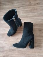 Enkellaars dames maat 36 zwart suede, bijzondere hak Riad, Zwart, Lage of Enkellaarzen, Ophalen of Verzenden, Zo goed als nieuw