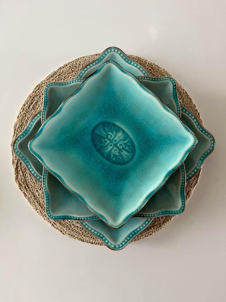 Azuurblauw aardewerk borden, craquelé, Huis en Inrichting, Keuken | Servies, Bord(en), Overige stijlen, Aardewerk, Ophalen