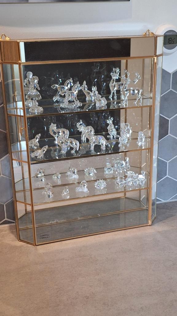 Swarovski verzameling incl. gouden vitrinekast (24 karaats), Verzamelen, Swarovski, Zo goed als nieuw, Figuurtje, Ophalen