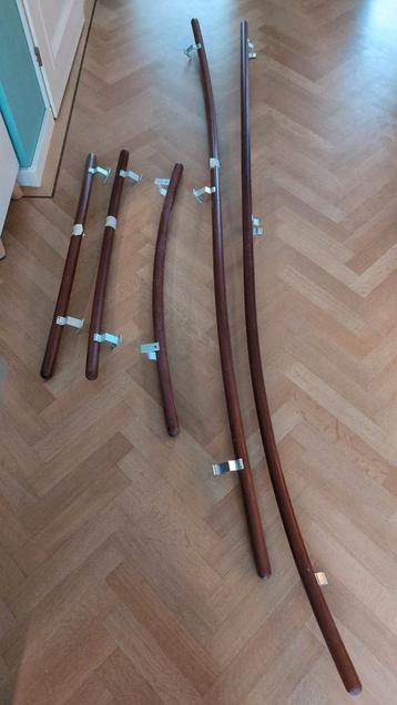 Gebogen Houten Trapleuningen - Set met trapleuninghouders beschikbaar voor biedingen