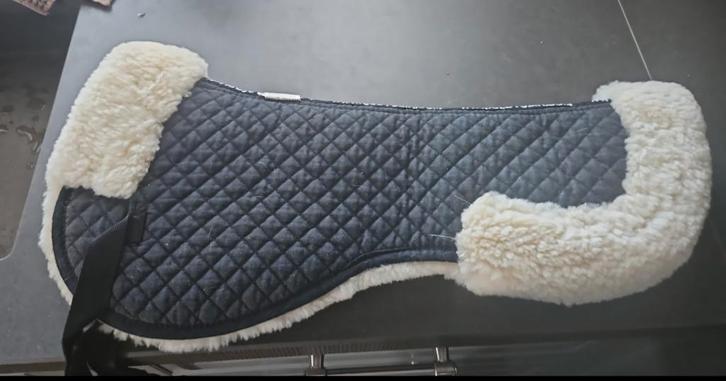 Sectolin zadelonderlegger met 100% schapenbont, Dieren en Toebehoren, Paarden en Pony's | Dekens en Dekjes, Zo goed als nieuw