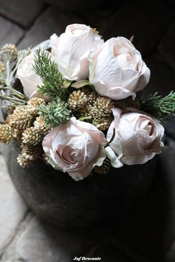 Boeket rozen compleet rose white beschikbaar voor biedingen