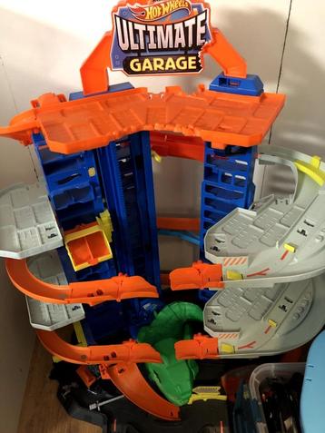 Hot Wheels Ultimate Garage met T-Rex beschikbaar voor biedingen