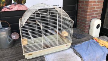Te koop gebruikte vogelkooi beschikbaar voor biedingen