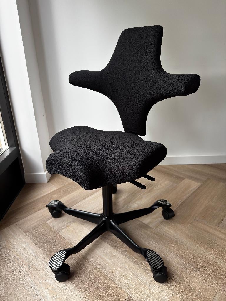 Hag Capisco 8106 zwart, Huis en Inrichting, Bureaustoelen, Zo goed als nieuw, Bureaustoel, Zwart, Ergonomisch, Ophalen of Verzenden