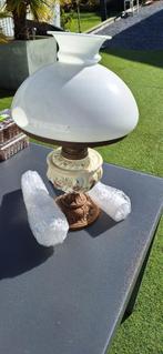 Retro vintage antieke olielamp porselein met glazen kap, Ophalen of Verzenden