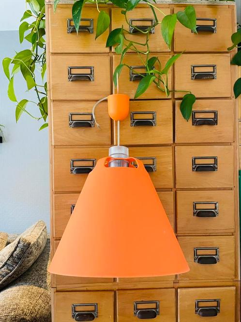 Grote vintage oranje HANGLAMP, Huis en Inrichting, Lampen | Hanglampen, Minder dan 50 cm, Kunststof, Ophalen of Verzenden