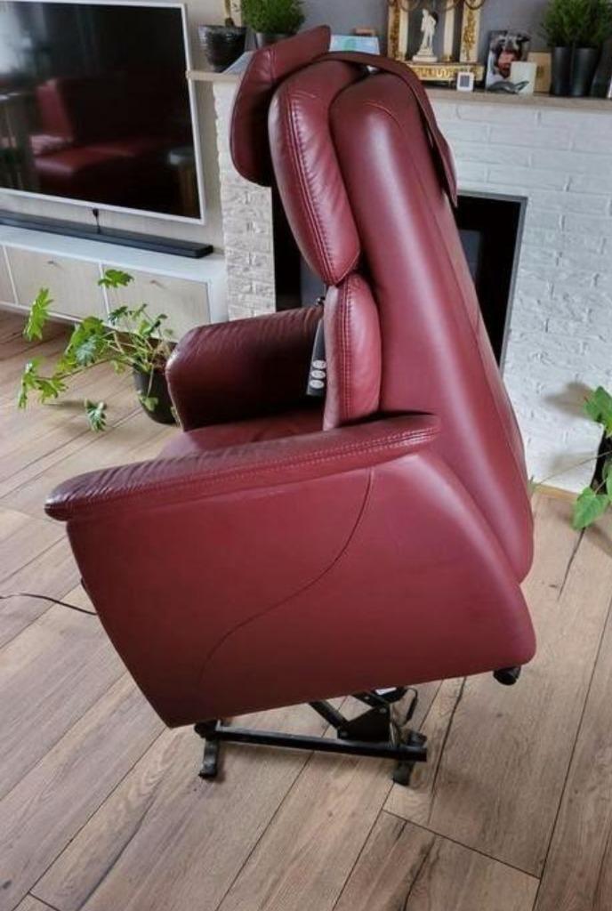 Elektrisch verstelbare sta op stoel Prominent, Huis en Inrichting, Fauteuils, Zo goed als nieuw, Leer, 50 tot 75 cm, Verzenden