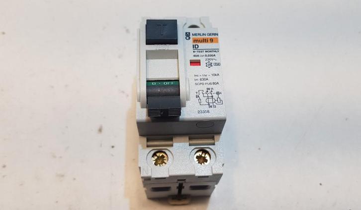 Merlin Gerin Groepenkast Aardlekschakelaar ID 40A 30mA (1x), Hobby en Vrije tijd, Elektronica-componenten, Gebruikt, Ophalen of Verzenden