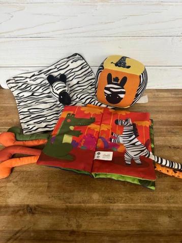 Zebra babyset met Tumama knisperboekje, Wibra knuffeldoekje  beschikbaar voor biedingen