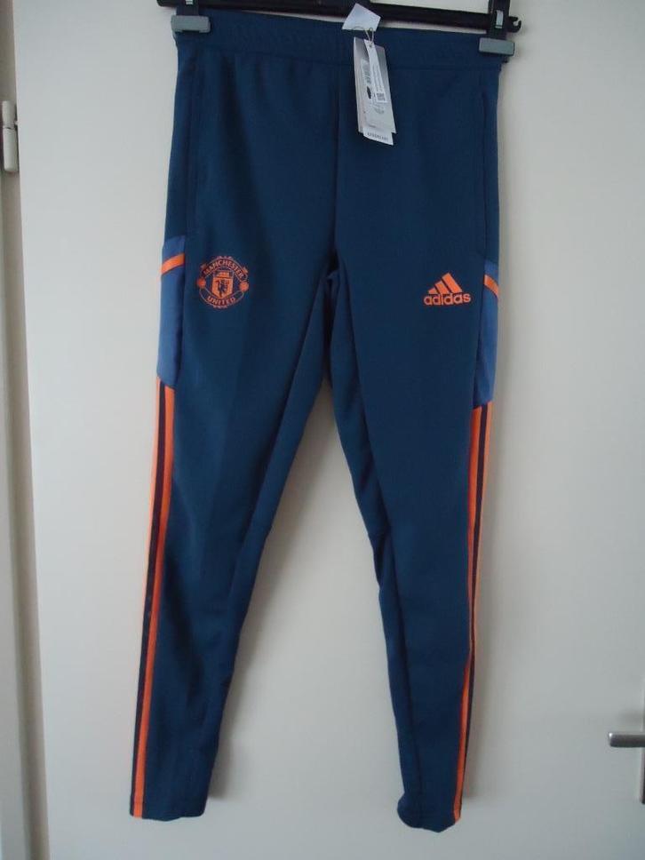 nieuwe Adidas voetbal/ trainingsbroek, Sport en Fitness, Voetbal, Nieuw, Broek, Maat XS of kleiner, Ophalen of Verzenden