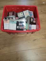 Krat met honderden ptt mapjes Nederland, Ophalen of Verzenden