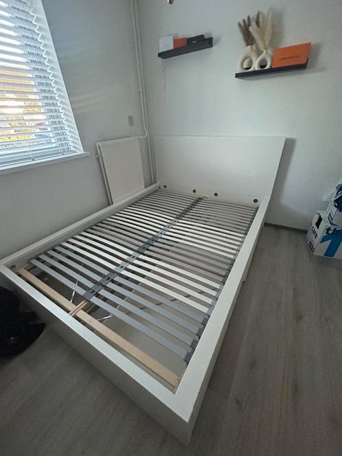 IKEA MALM 2 persoonsbed, Huis en Inrichting, Slaapkamer | Bedden, Zo goed als nieuw, Tweepersoons, 140 cm, 200 cm, Hout, Ophalen