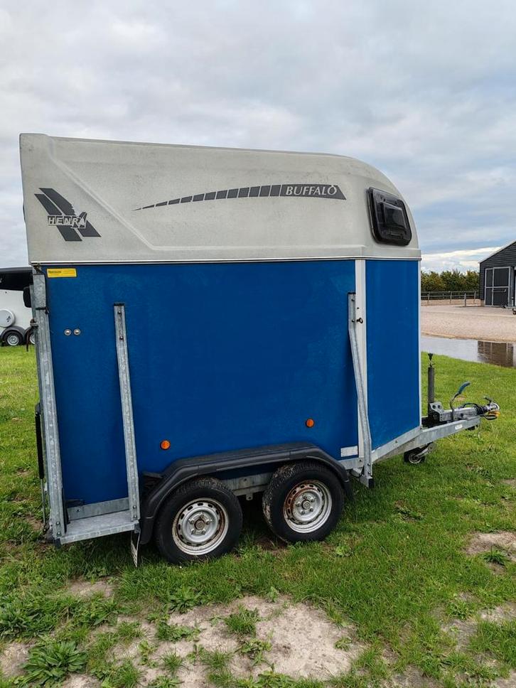 Zeer degelijke 2 paards trailer Henra Buffalo, Dieren en Toebehoren, Paarden en Pony's | Trailers en Aanhangwagens, 2-paards trailer
