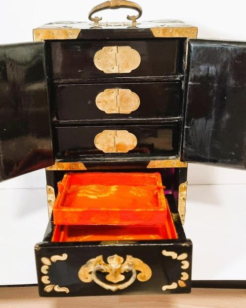 Chinees juwelenkastje met koperbeslag., Antiek en Kunst, Curiosa en Brocante, Ophalen of Verzenden