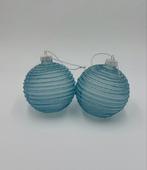 Kerstballen licht blauw 2 stuks met motief, Diversen, Kerst, Ophalen of Verzenden, Zo goed als nieuw