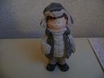 beeldje van jongen met wollen muts trui en jas van 15cm, Ophalen of Verzenden, Zo goed als nieuw, Mens