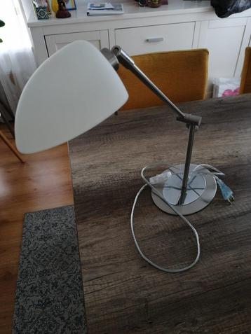 Bureaulamp beschikbaar voor biedingen