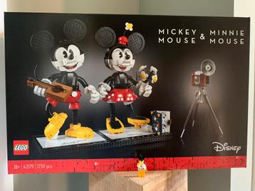 Lego set 43179 Disney Micky en Minnie Mouse personages beschikbaar voor biedingen