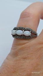 Zilveren ring 925 met wit opaal, Sieraden, Tassen en Uiterlijk, Ringen, Ophalen of Verzenden, Zo goed als nieuw, 17 tot 18, Met edelsteen