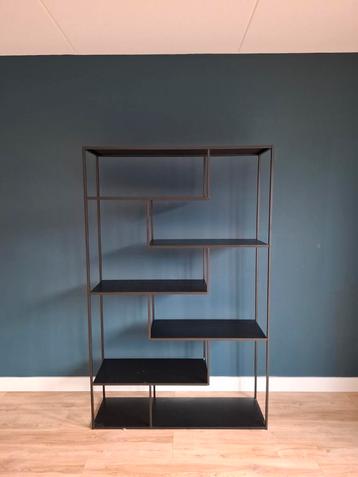 Metalen Vakkenkast - Industrieel Design beschikbaar voor biedingen