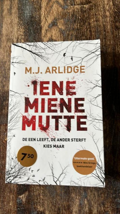 M.J. Arlidge - Iene Miene Mutte, Boeken, Thrillers, Zo goed als nieuw, Nederland, Ophalen