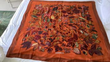 HERMES SJAAL 140 x140 cashmire  en zijde E375,00 beschikbaar voor biedingen