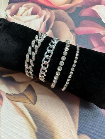 Set zilverkleurige armbanden met kristallen en strass 
