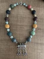 Gekleurde vulkaansteen ketting, Sieraden, Tassen en Uiterlijk, Ophalen of Verzenden, Nieuw, Zilver, Overige materialen