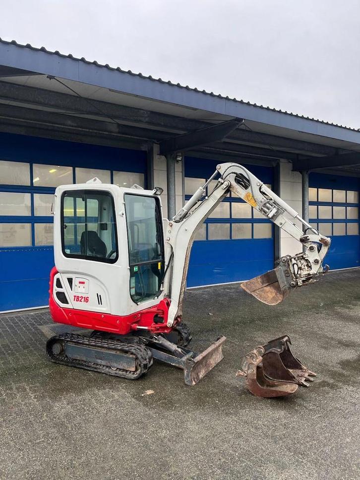 Takeuchi TB216 LSA incl Power Tilt / kantelstuk (bj 2018), Zakelijke goederen, Machines en Bouw | Kranen en Graafmachines, Graafmachine