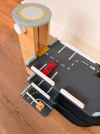 Houten Autogarage met Lift en Parkeerdekken, Ophalen, Gebruikt