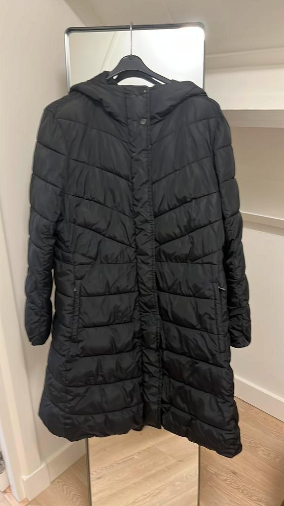 Zwarte gewatteerde winterjas Marccain mt 42, Kleding | Dames, Jassen | Winter, Zo goed als nieuw, Maat 42/44 (L), Zwart, Ophalen of Verzenden