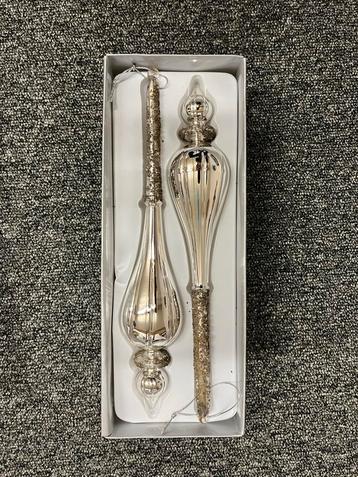 Zilverkleurige kerstpegels (klassiek) beschikbaar voor biedingen