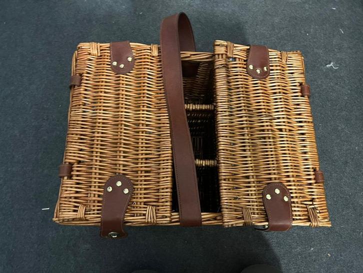 Complete picknickmand 4 personen - met koelvak, Hobby en Vrije tijd, Picknickmanden, Nieuw, Ophalen