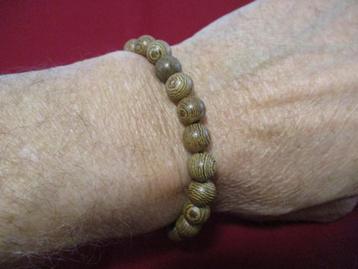Armband van sandalwood beschikbaar voor biedingen