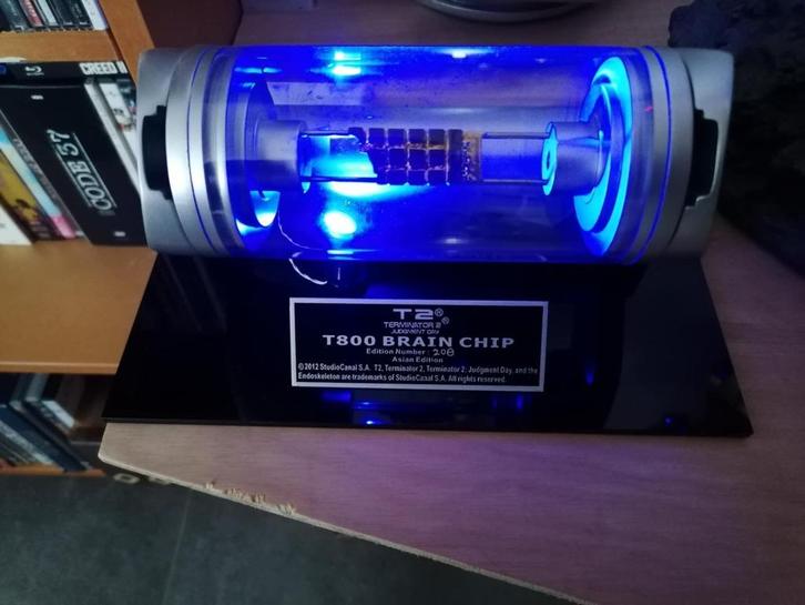 Terminator 2: T-800 Brain Chip Replica (Asian edition), Verzamelen, Film en Tv, Gebruikt, Film, Beeldje, Replica of Model, Ophalen of Verzenden