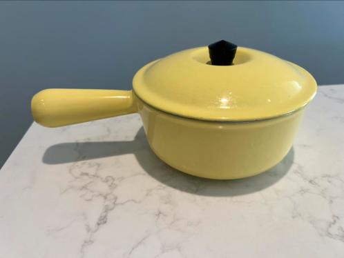 Le Creuset steelpan zacht geel, 16 cm in nieuwstaat, Huis en Inrichting, Keuken | Potten en Pannen, Zo goed als nieuw, Koekenpan of Braadpan
