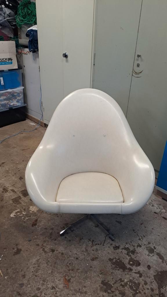 Vintage Draaistoel - Stijlvol en Comfortabel, Huis en Inrichting, Stoelen, Gebruikt, Eén, Kunststof, Metaal, Wit, Ophalen