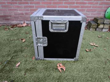 Flightcase met een klep aan de voorkant beschikbaar voor biedingen