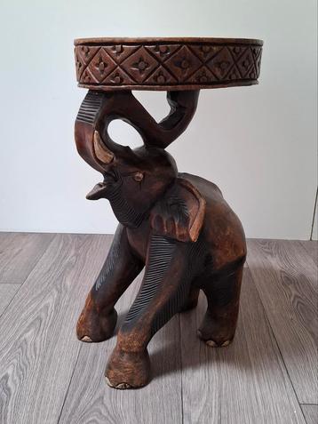 Prachtige authentieke OLIFANT-bijzettafel  beschikbaar voor biedingen