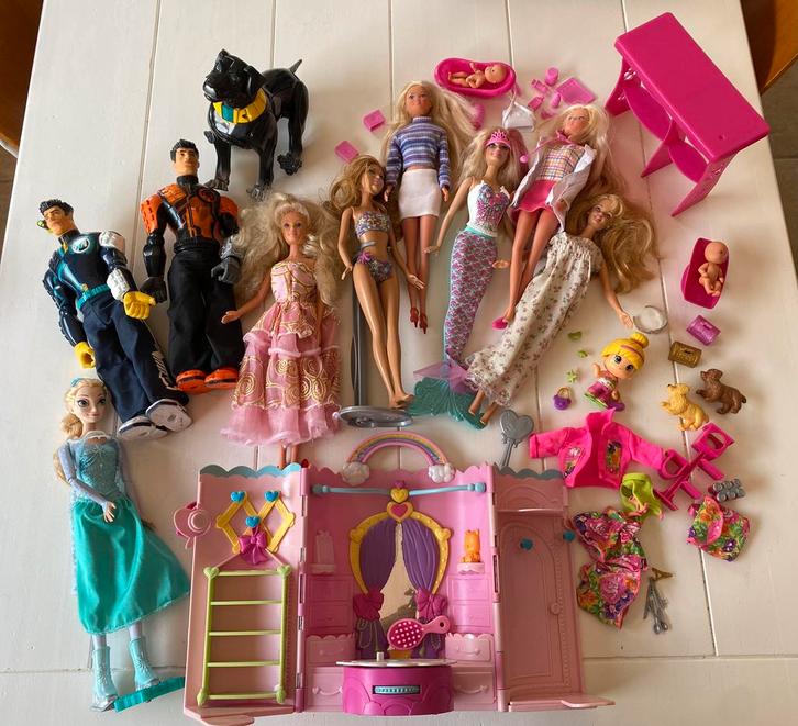 Speelgoed verzameling Barbie, Pinypon, Action man, Kinderen en Baby's, Speelgoed | Poppen, Gebruikt, Barbie, Ophalen of Verzenden