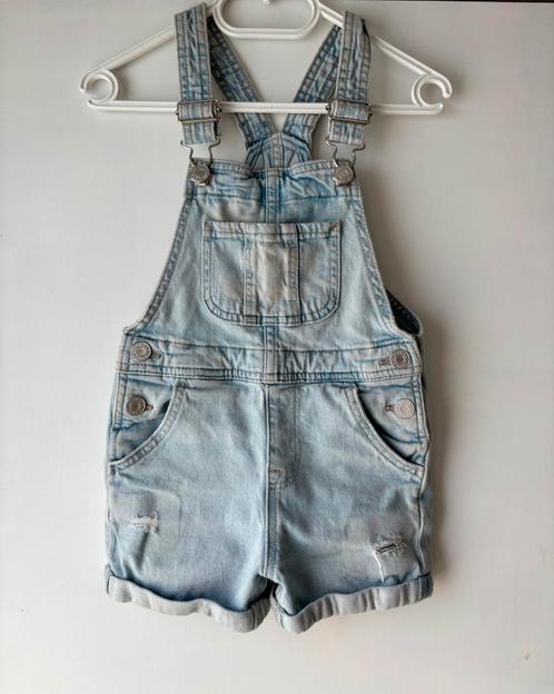 H&M Tuinbroek spijkerstof kort jeans salopette jumpsuit 104, Kinderen en Baby's, Kinderkleding | Maat 104, Zo goed als nieuw, Jongen of Meisje