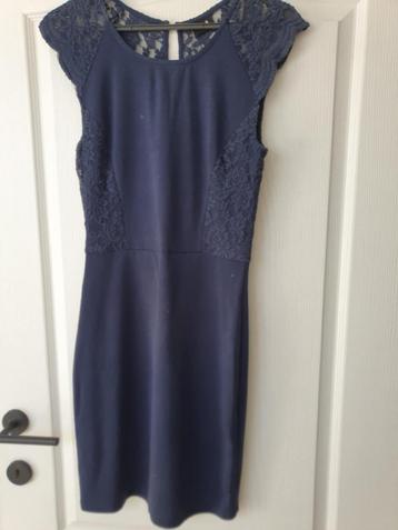 Donkerblauw jurkje met kant maat S beschikbaar voor biedingen