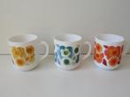 3 Vintage retro arcopal france lotus mokken koppen bloemen, Gebruikt, Ophalen of Verzenden, Glas, Overige stijlen